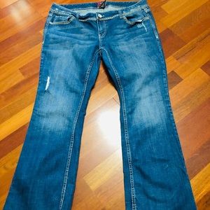 Women’s sz 18 Torrid distressed Bootcut Jeans